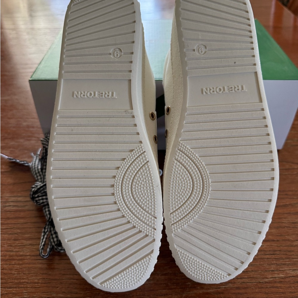 Tretorn NyLite Bold tennis shoes.  Womens size 9 platform.  NWT and box. - Picture 4 of 7
